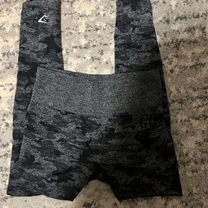 Gymshark seamless camo scrunch